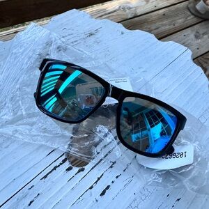 NWT Unisex Black Blue Polarized Sunglasses Mirrored Wayfarer Style